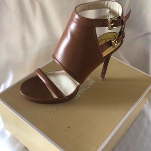 Michael Kors Asta Sandal high buckle like new 6.5